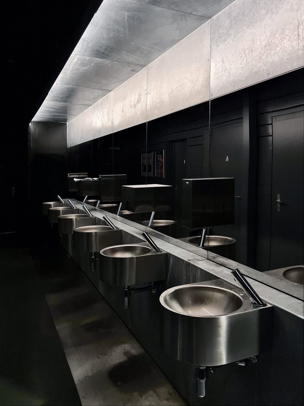 BARAKI - Les Docks - Architecture - Transformation de sanitaires d'une salle de concert à Lausanne