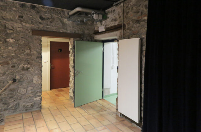 A la Grange de Dorigny, pour l'université de Lausanne, création d'une cuisine pour l'espace de restauration